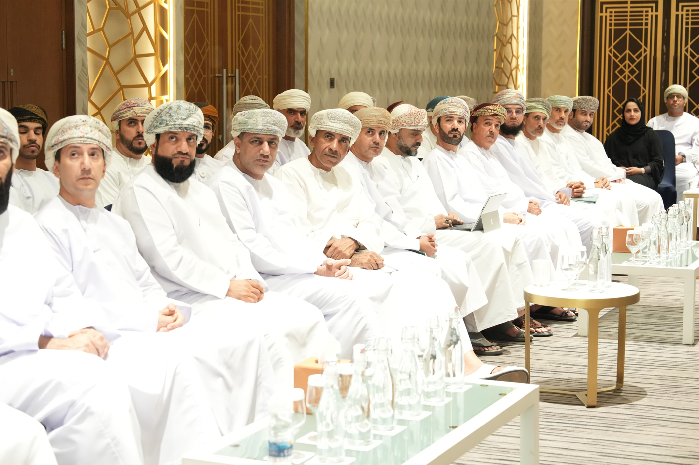 محافظة الداخلية تستعرض استعداداتها لمهرجان الجبل الأخضر 2025